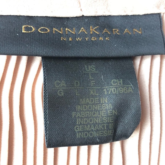 Donna Karan Pleated Blouse NWOT - Picture 5 of 8